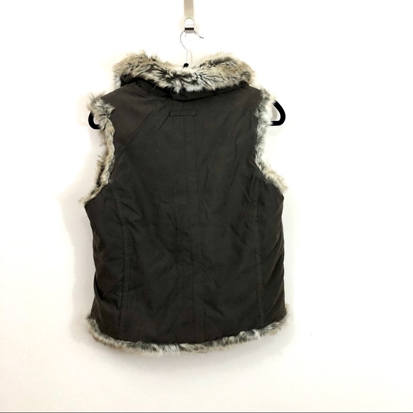 Reverse-able Faux Fur Vest - Picture 9 of 9